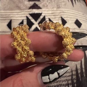 Vintage Avon Pretty Goldtone Hazelnut Earrings